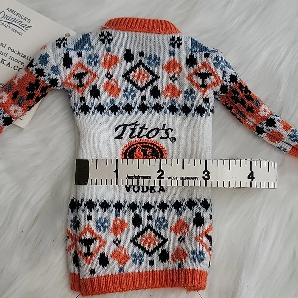 TITO'S HANDMADE VODKA NeW White Orange Knit Novelty‎ Gift Display Bottle Sweater